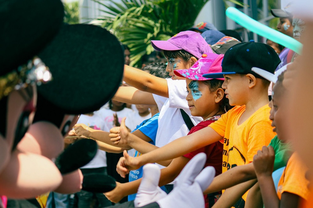 Niños de 13 fundaciones y escuelas públicas viven día inolvidable en los juegos mecánicos