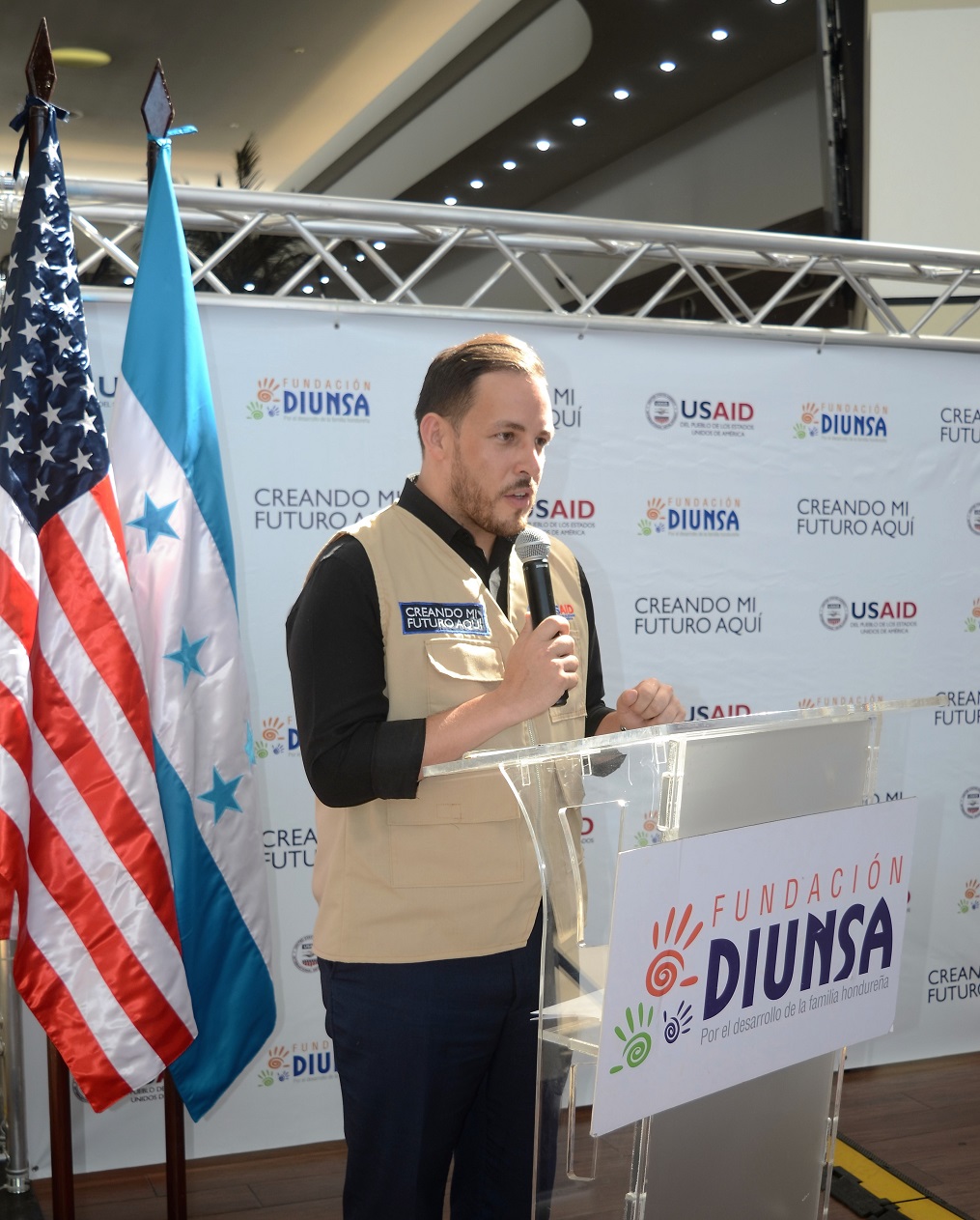 USAID, a través del proyecto Creando Mi Futuro Aquí y Fundación DIUNSA entregan de kits de emprendimiento a un grupo de mujeres