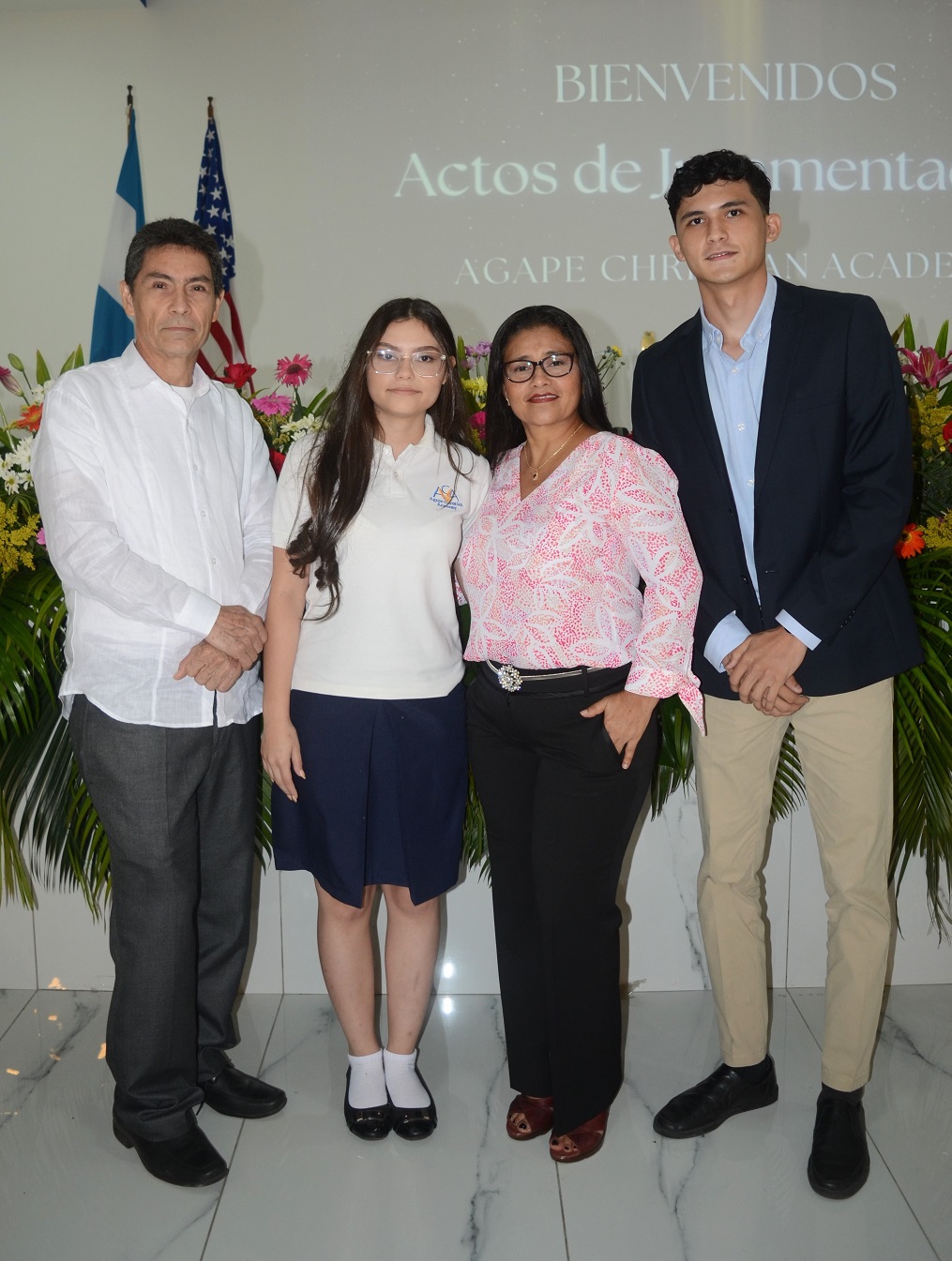 Ceremonia de juramentación de seniors 2023 de la Escuela Ágape Christian Academy 