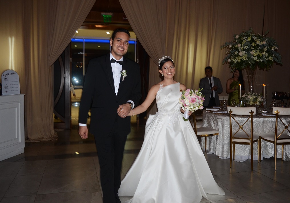La romántica boda de Guillermo Flores y Laura Sofía Espinal