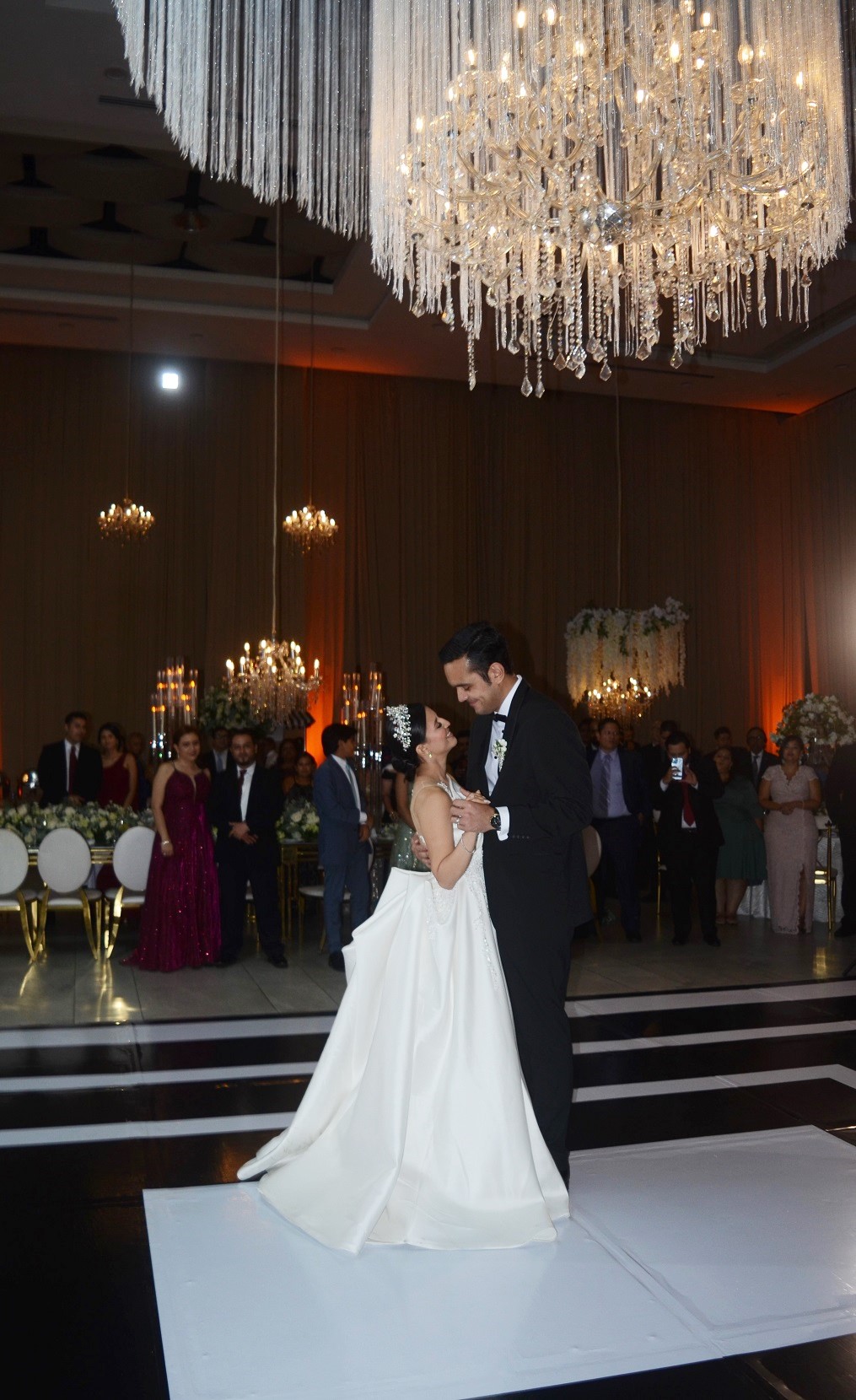 La romántica boda de Guillermo Flores y Laura Sofía Espinal
