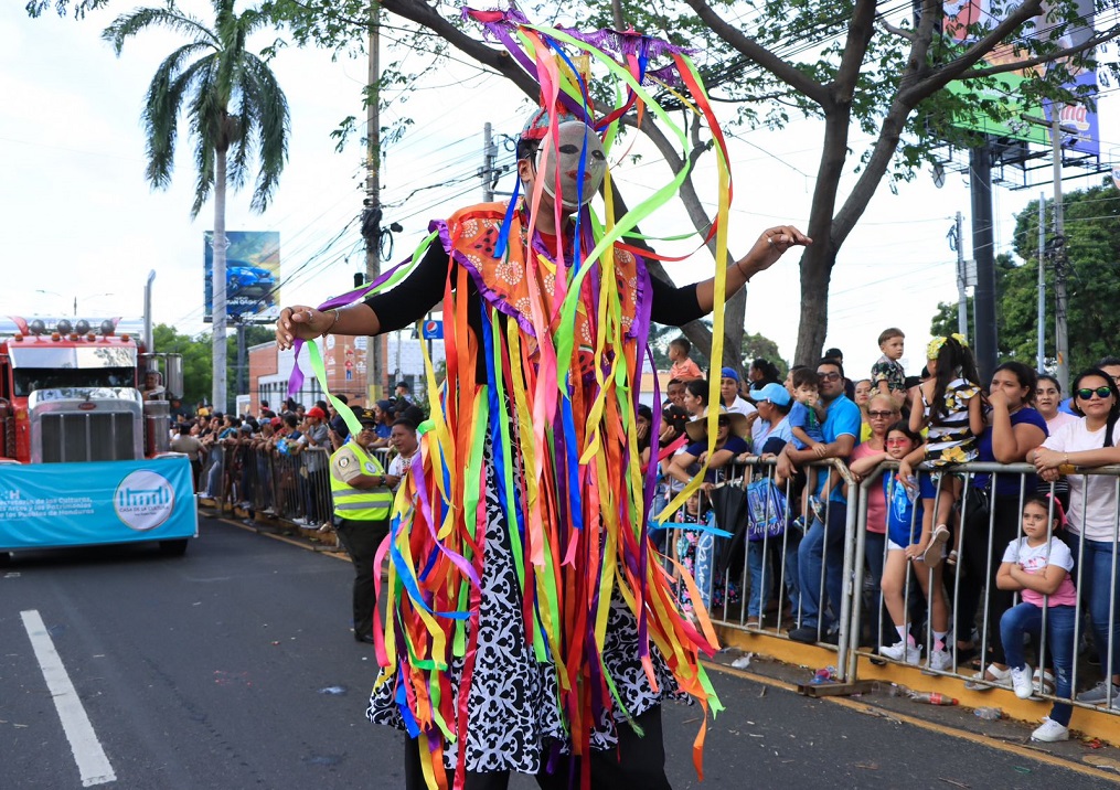 Feria Juniana 2023 finaliza con el Gran Desfile de Carrozas