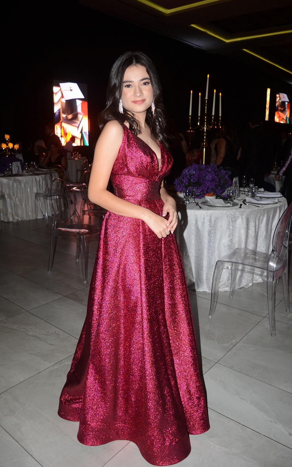 En la gala de graduación de Freedom High School, Emely Ramos, lució un vestido The Room.