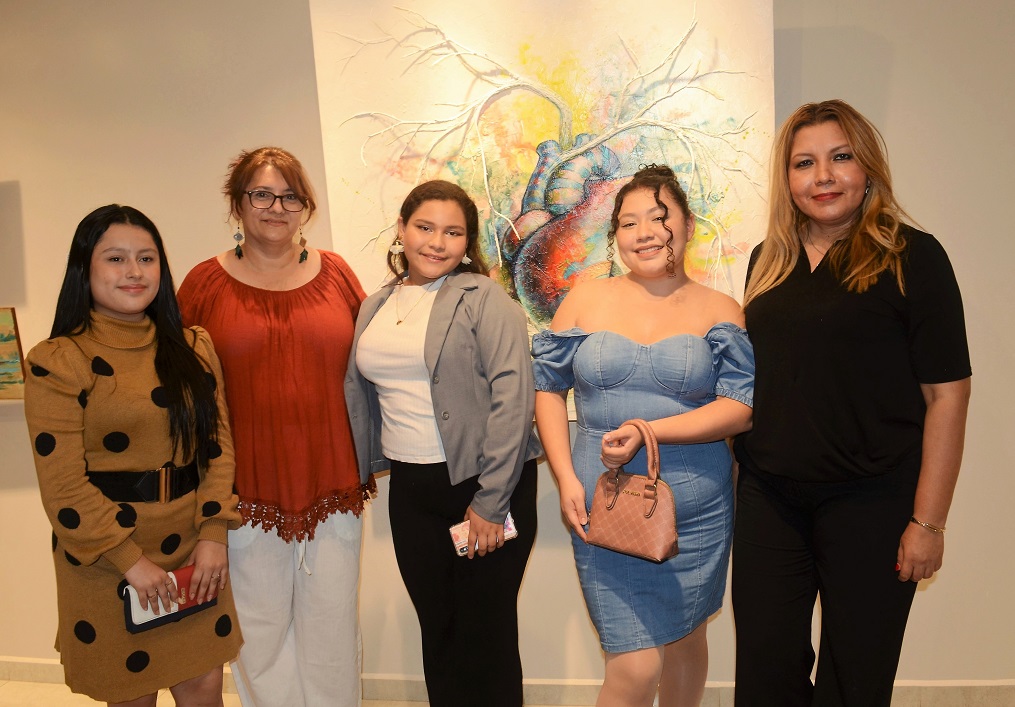 Mayra Casiano inaugura exposición pictórica “Tesoros de mi tierra… un viaje artístico”