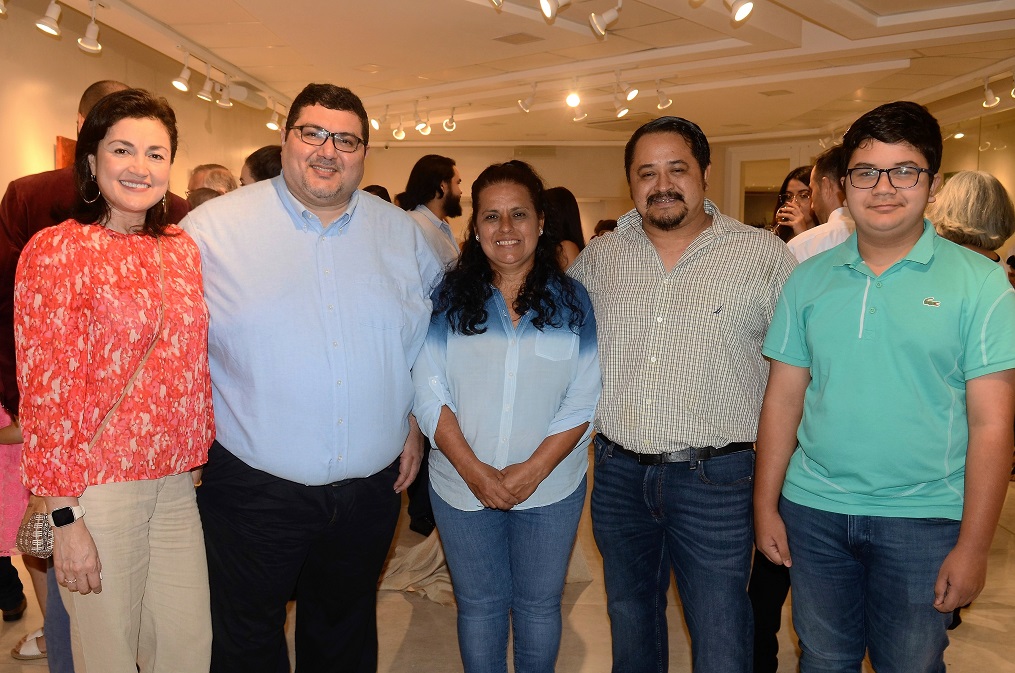 Mayra Casiano inaugura exposición pictórica “Tesoros de mi tierra… un viaje artístico”