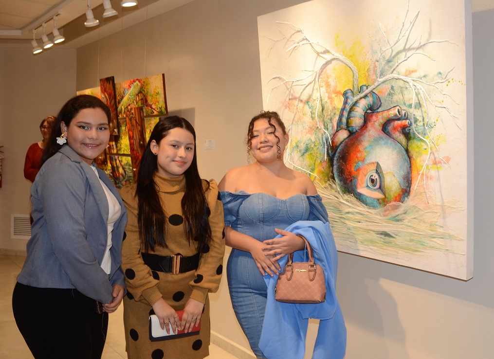 Mayra Casiano inaugura exposición pictórica “Tesoros de mi tierra… un viaje artístico”