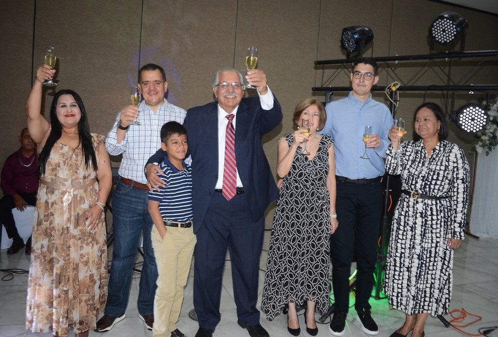 Defensores públicos y jueces ofrecen homenaje de agradecimiento al abogado Jorge M. Gutiérrez Flefil