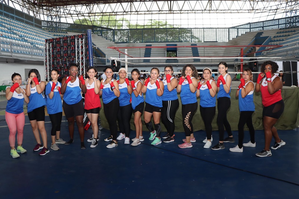 Mujeres sampedranas son certificadas en la disciplina Kickboxing