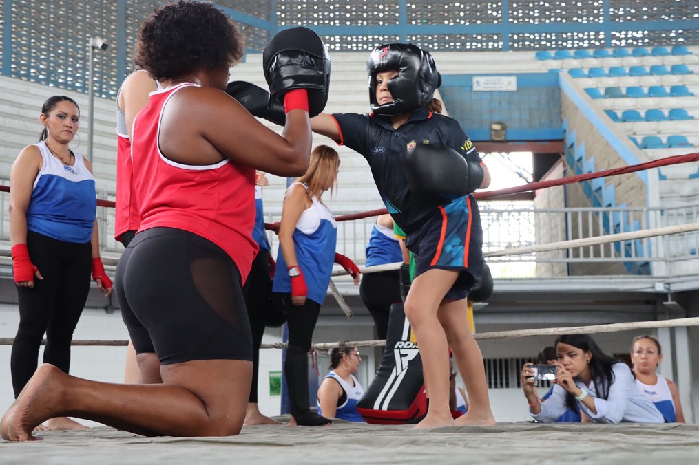 Mujeres sampedranas son certificadas en la disciplina Kickboxing