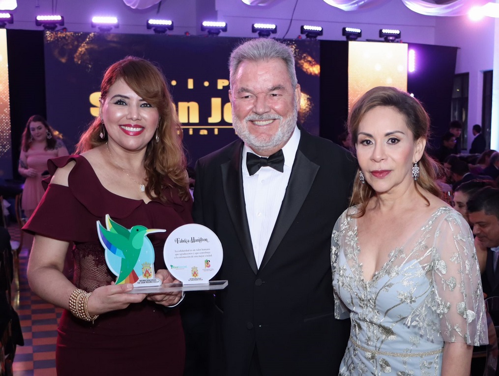 Galardonan con Premio Zorzal Dorado a Julieta Kattán, Linda Coello y Vivian Chahín en San Pedro Sula