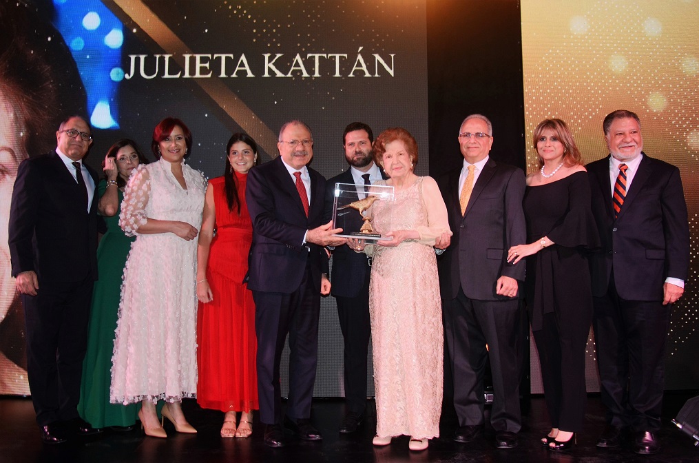 Galardonan con Premio Zorzal Dorado a Julieta Kattán, Linda Coello y Vivian Chahín en San Pedro Sula