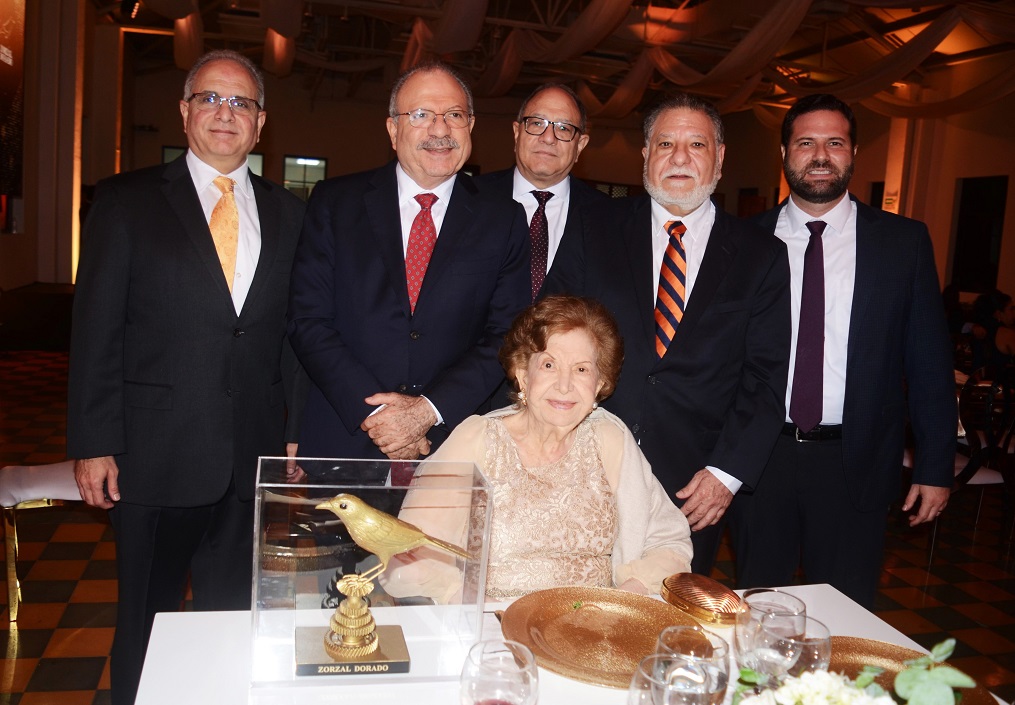 Galardonan con Premio Zorzal Dorado a Julieta Kattán, Linda Coello y Vivian Chahín en San Pedro Sula