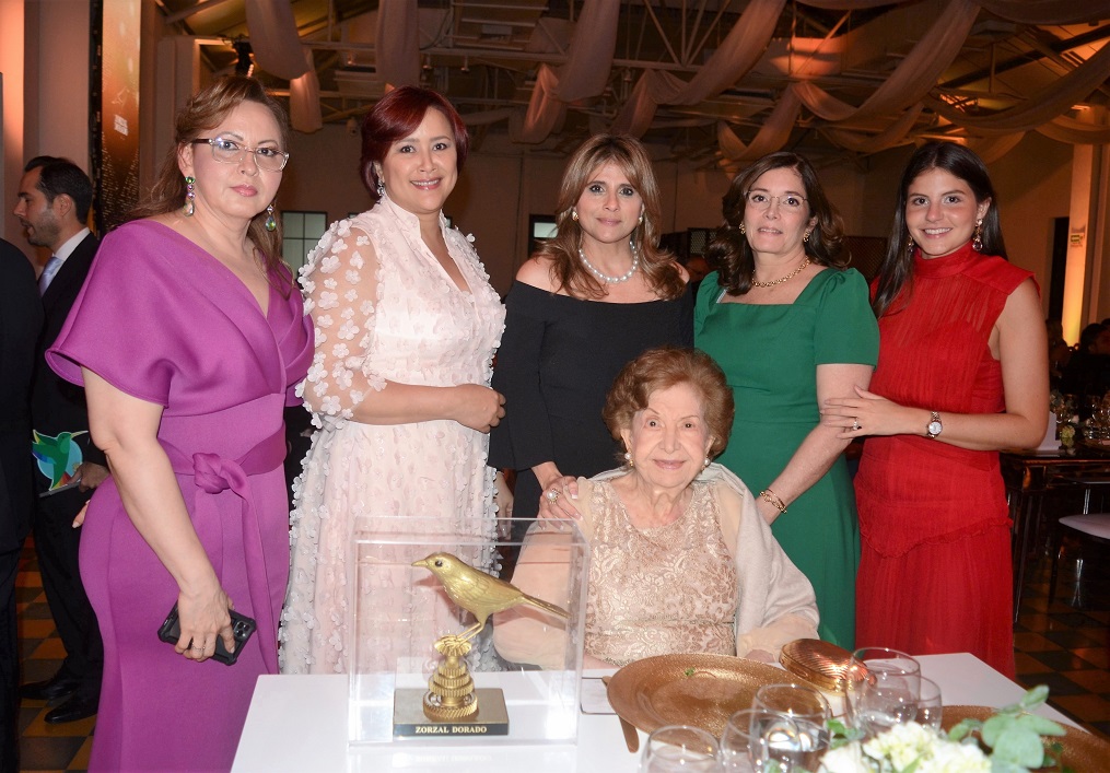 Galardonan con Premio Zorzal Dorado a Julieta Kattán, Linda Coello y Vivian Chahín en San Pedro Sula