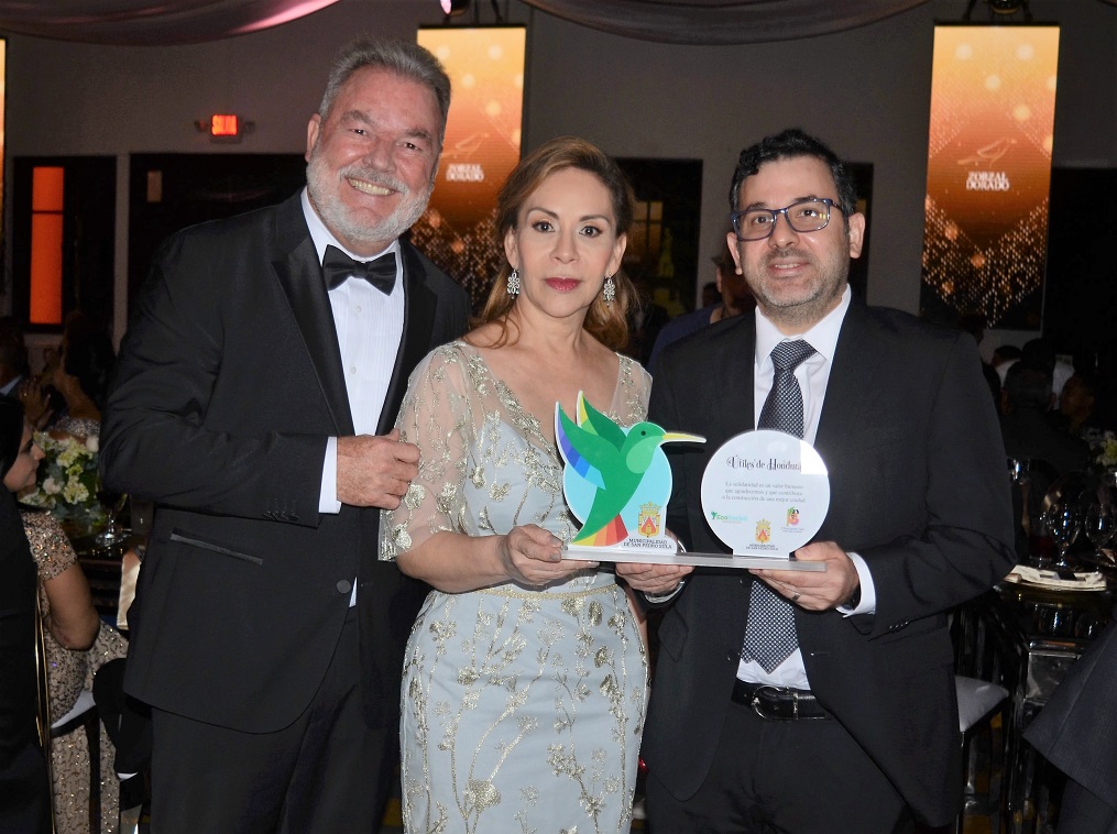 Galardonan con Premio Zorzal Dorado a Julieta Kattán, Linda Coello y Vivian Chahín en San Pedro Sula