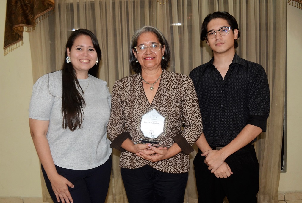 Galardonan a seis pedagogos con el Premio a la Excelencia Merendón 2023 en San Pedro Sula