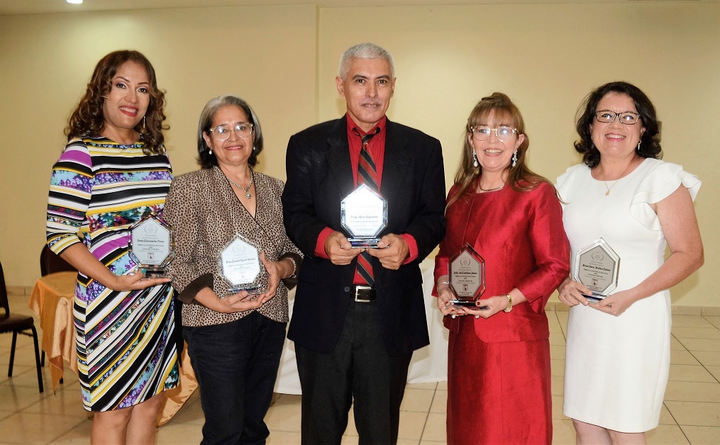 Galardonan a seis pedagogos con el Premio a la Excelencia Merendón 2023 en San Pedro Sula