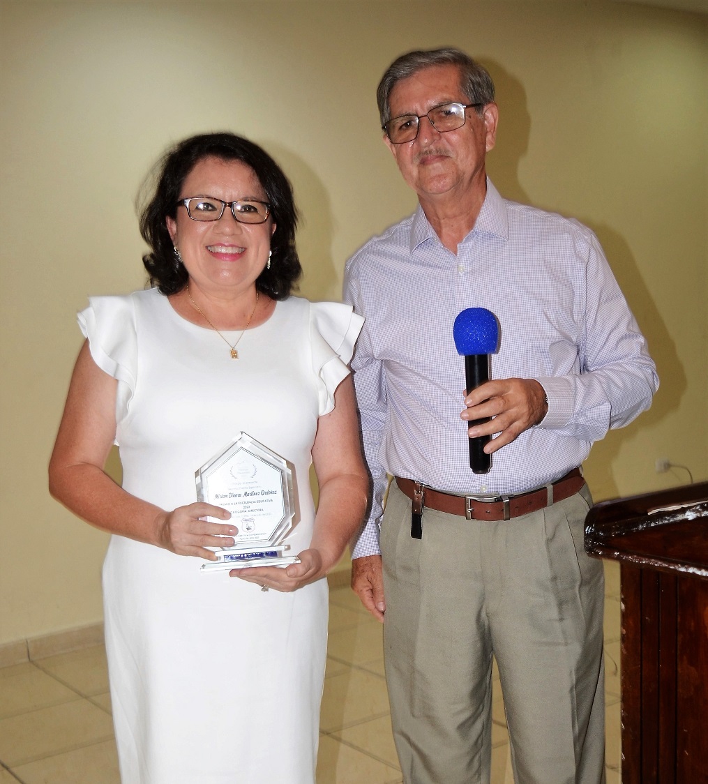 Galardonan a seis pedagogos con el Premio a la Excelencia Merendón 2023 en San Pedro Sula