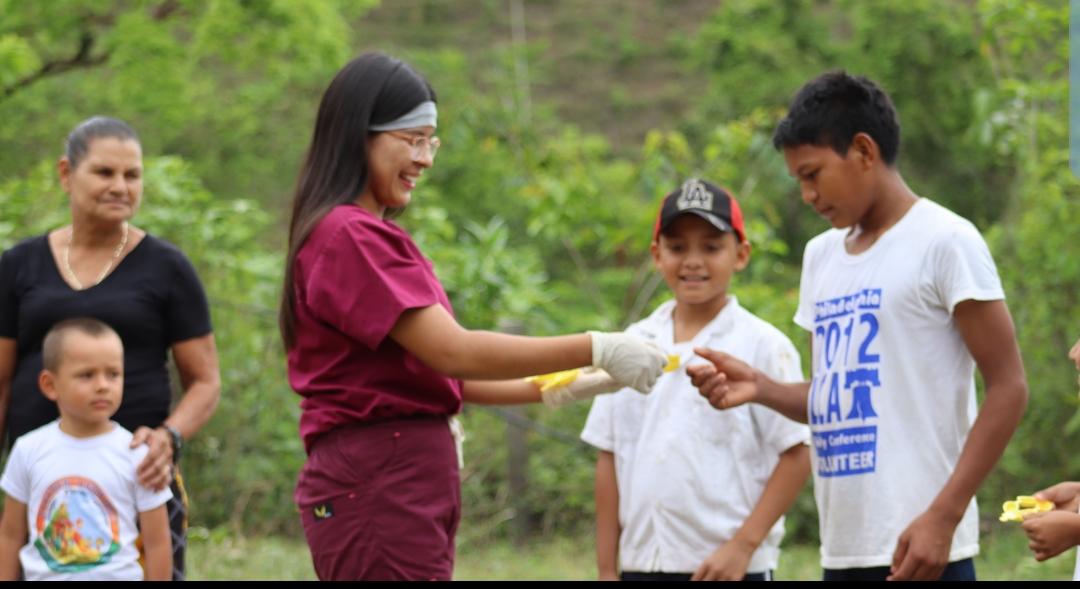 Estudiante de UCENM: Kelin Hernández realiza exitosamente práctica profesional de Salud Comunitaria en Cuyamel