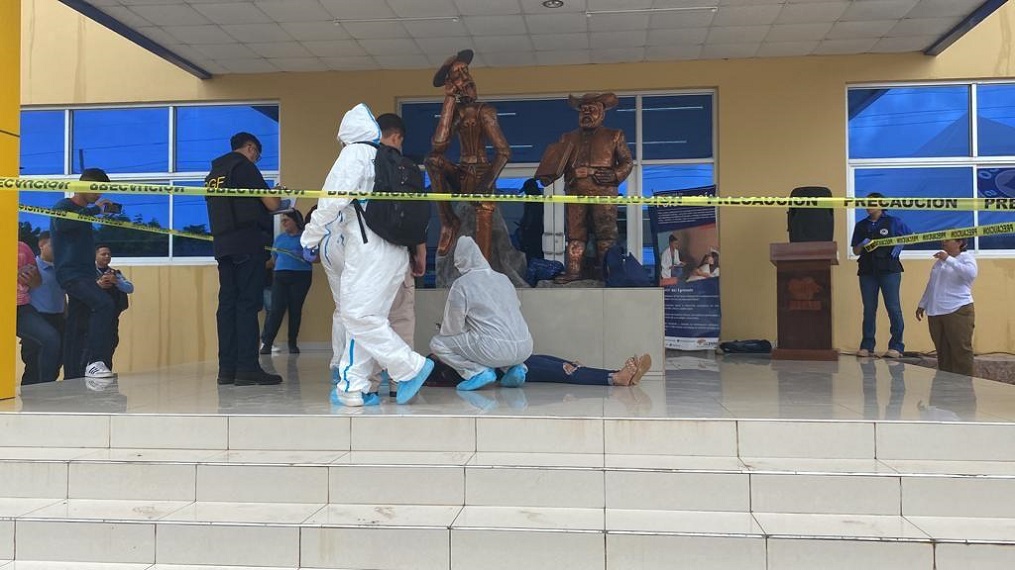 Estudiantes de Criminalística de UCENM realizan simulacro de una escena del crimen 