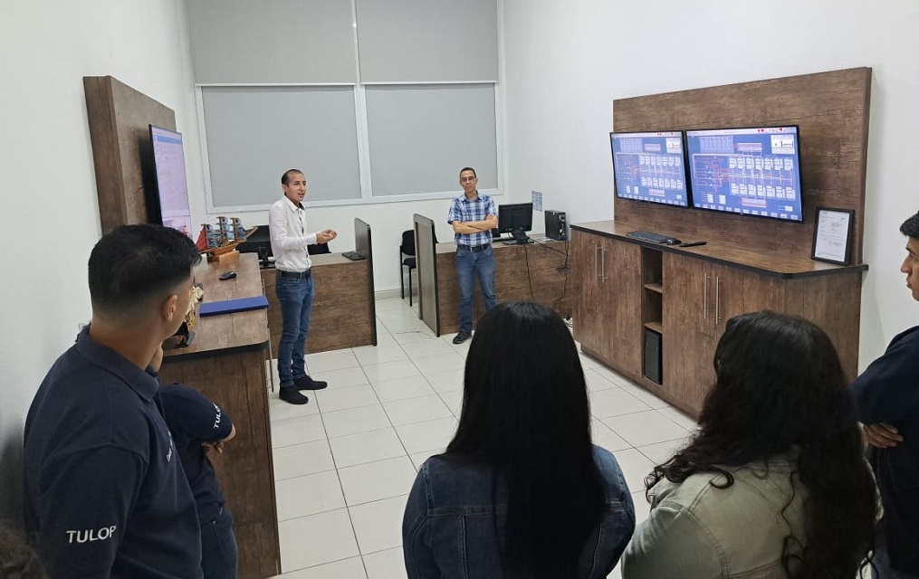 Estudiantes de Técnico Universitario en Logística y Operaciones Portuarias realizan gira académica