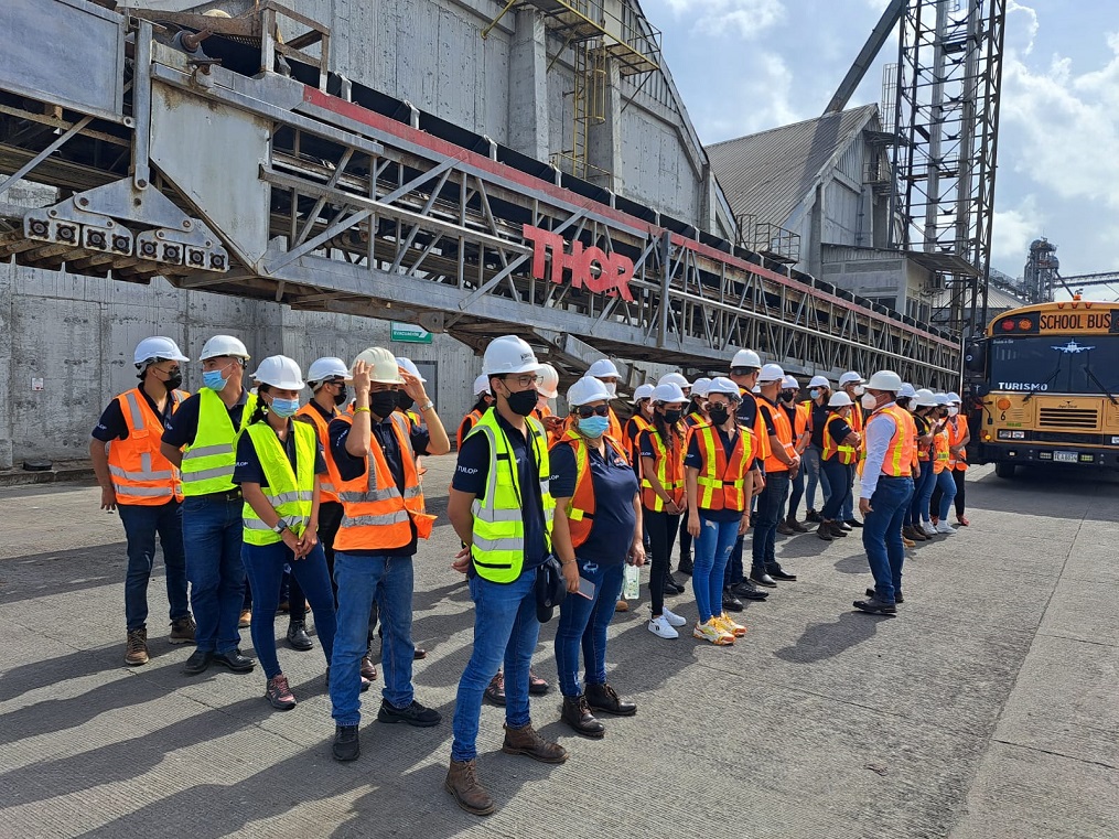 Estudiantes de Técnico Universitario en Logística y Operaciones Portuarias realizan gira académica