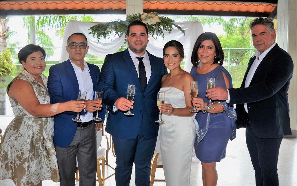 La boda civil de Carlos Elbascha y Delmy Martínez…rodeados de la intimidad familiar