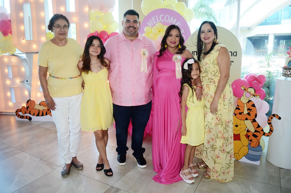 Un baby shower familiar y muy acogedor para Marta Orellana