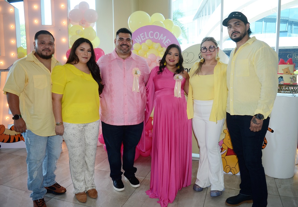 Un baby shower familiar y muy acogedor para Marta Orellana