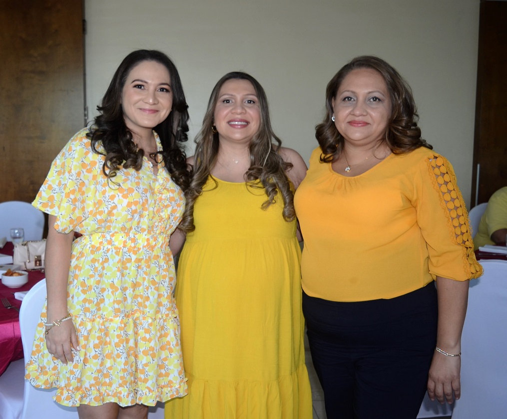 Un baby shower familiar y muy acogedor para Marta Orellana