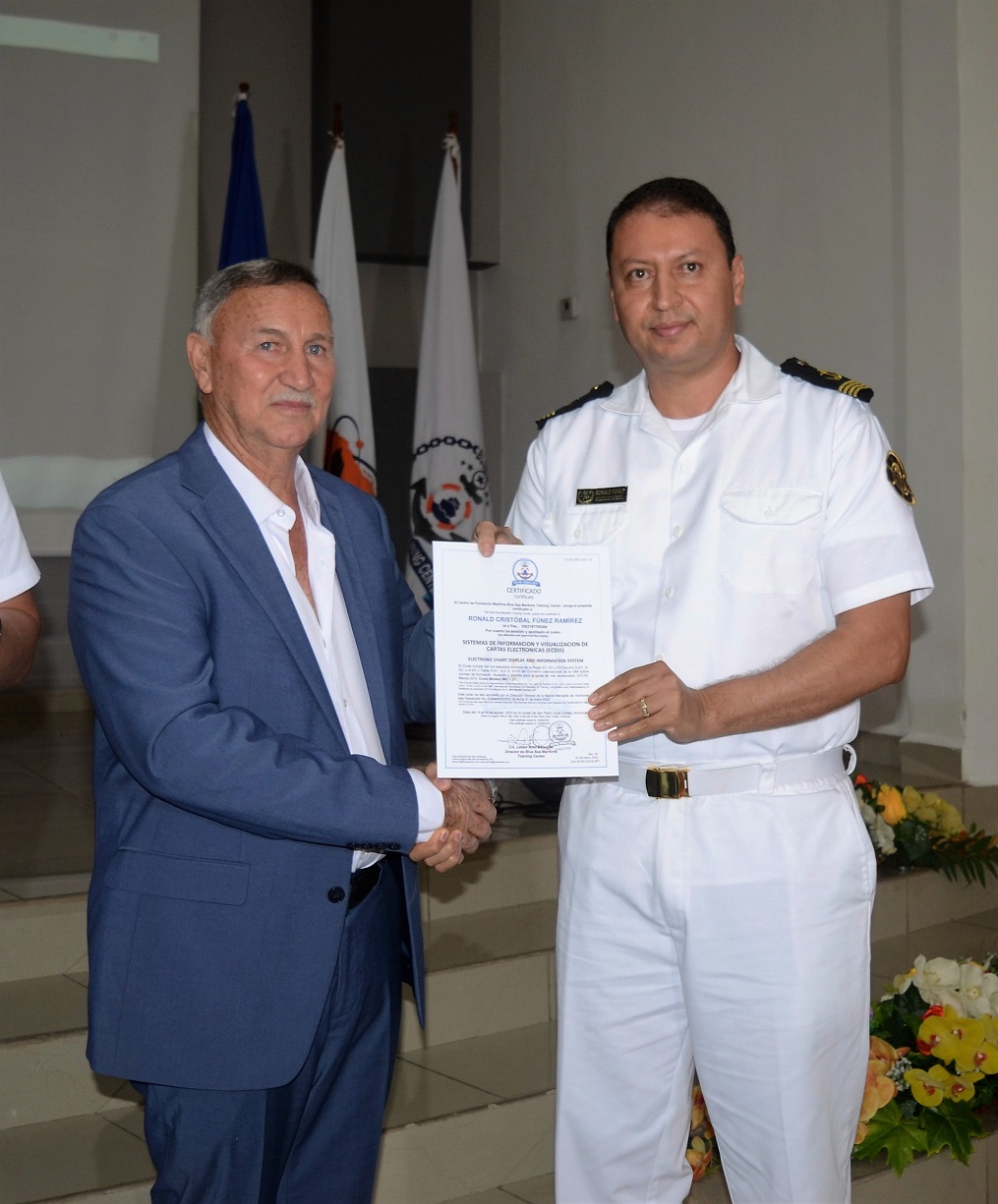 Entregan certificado ECDIS a 13 cadetes capacitados en formación marítima