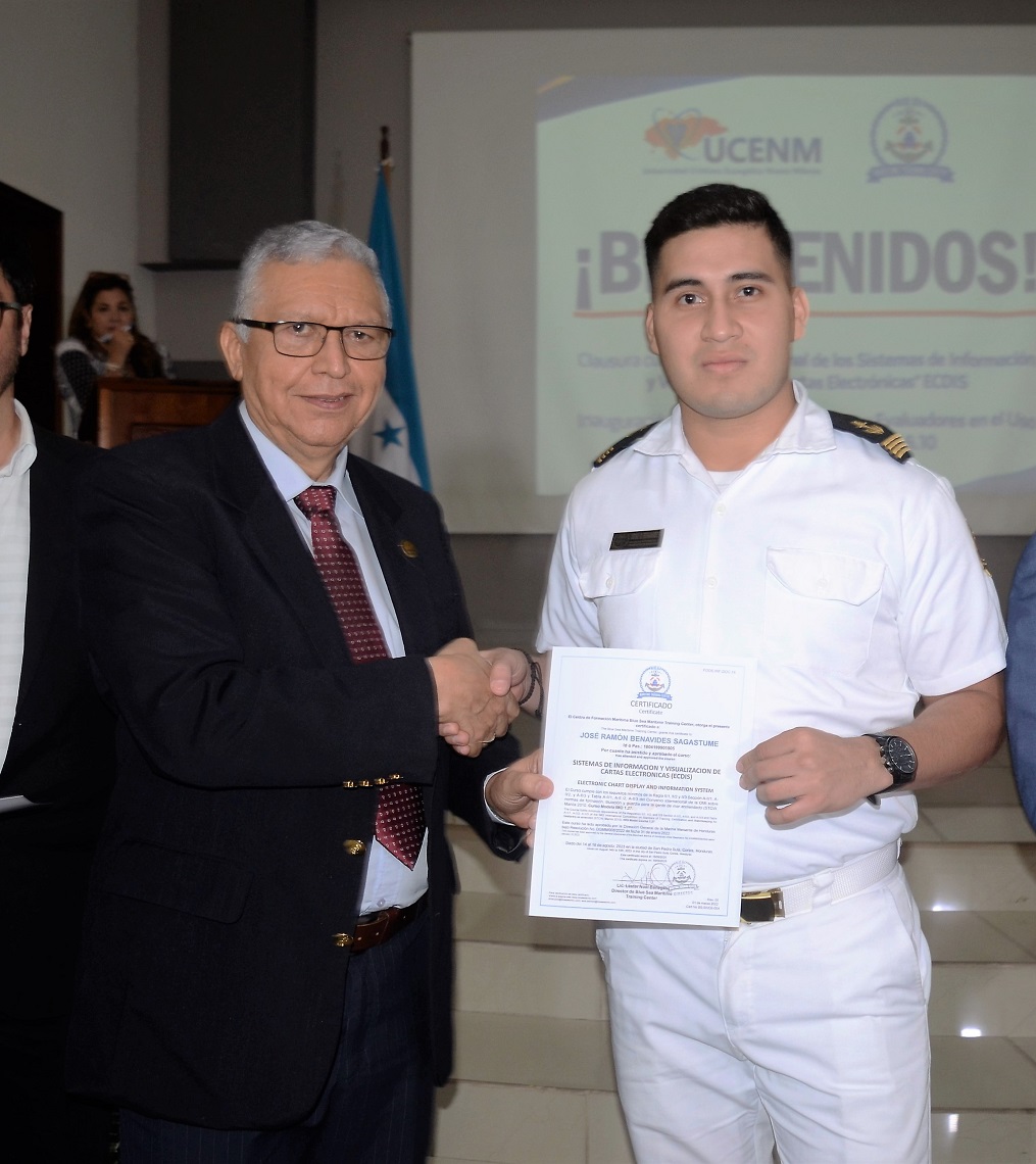 Entregan certificado ECDIS a 13 cadetes capacitados en formación marítima