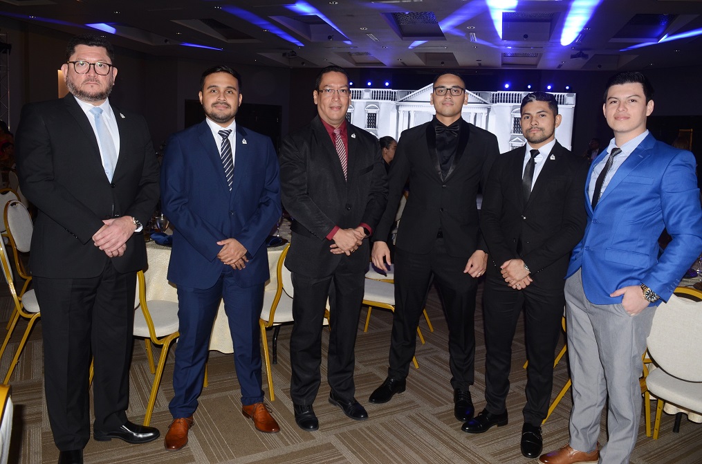 Con elegante gala Cofisa celebra su 40 aniversario en San Pedro Sula