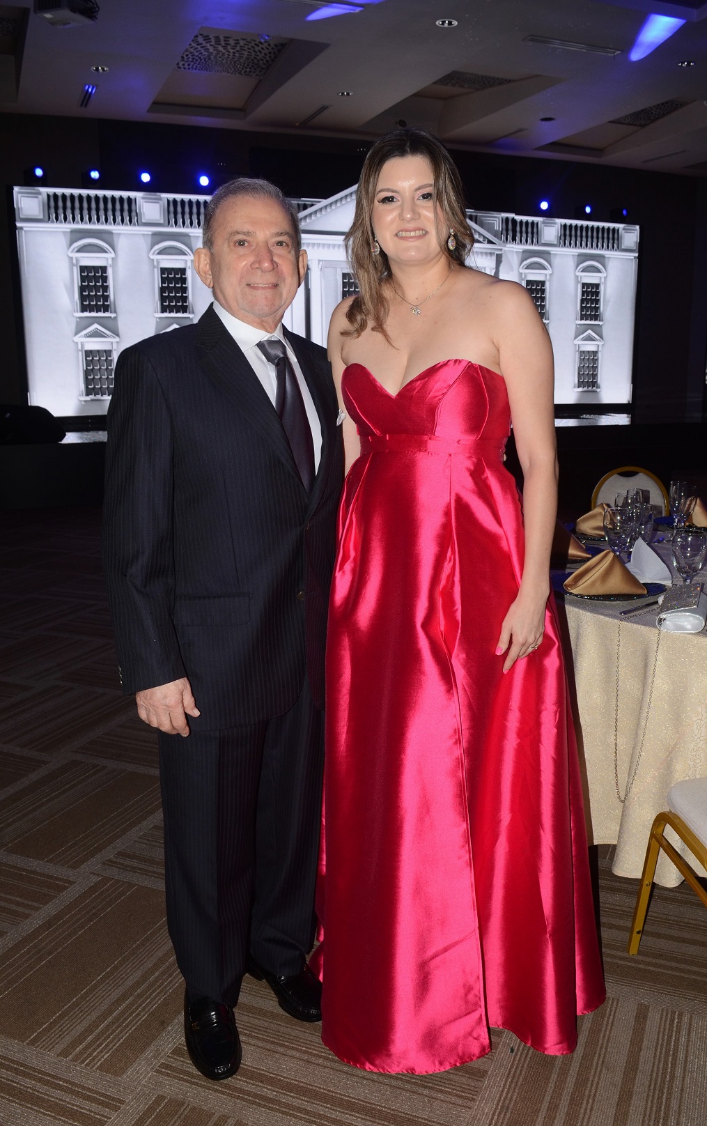 Con elegante gala Cofisa celebra su 40 aniversario en San Pedro Sula