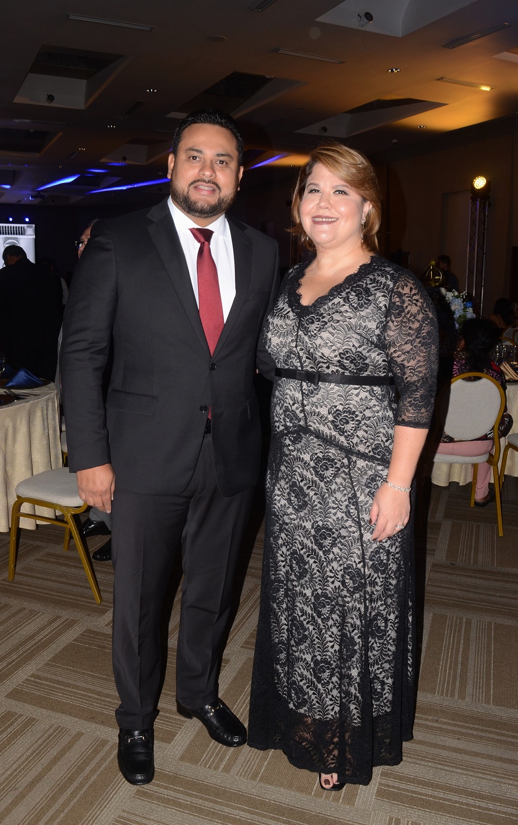 Con elegante gala Cofisa celebra su 40 aniversario en San Pedro Sula