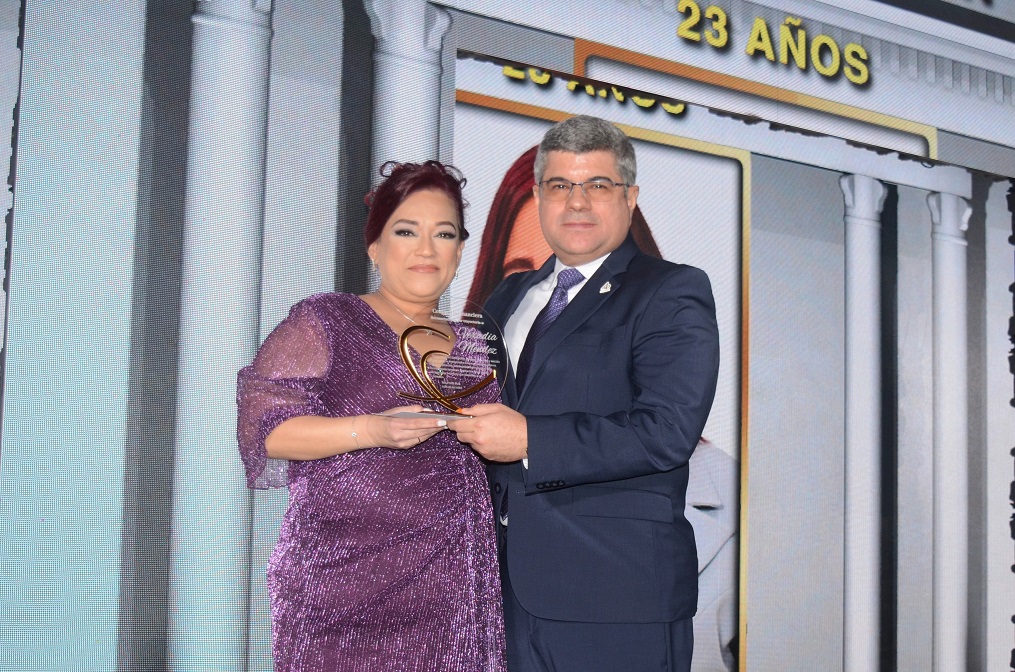 Con elegante gala Cofisa celebra su 40 aniversario en San Pedro Sula