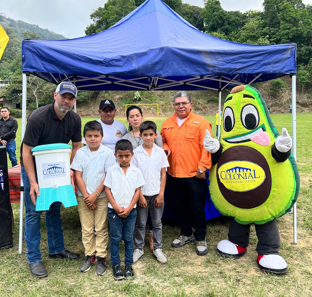 Supermercados Colonial realiza importante donación de Eco Filtros a escuelas de El Merendón