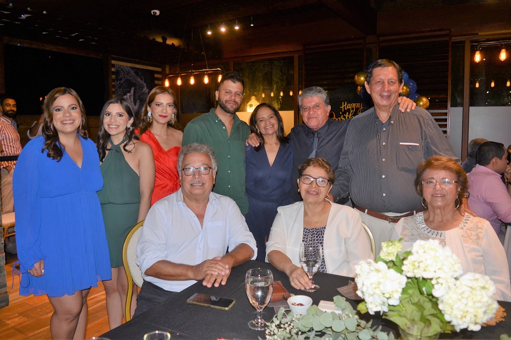 Inolvidable celebración de cumpleaños de Johnny Velásquez