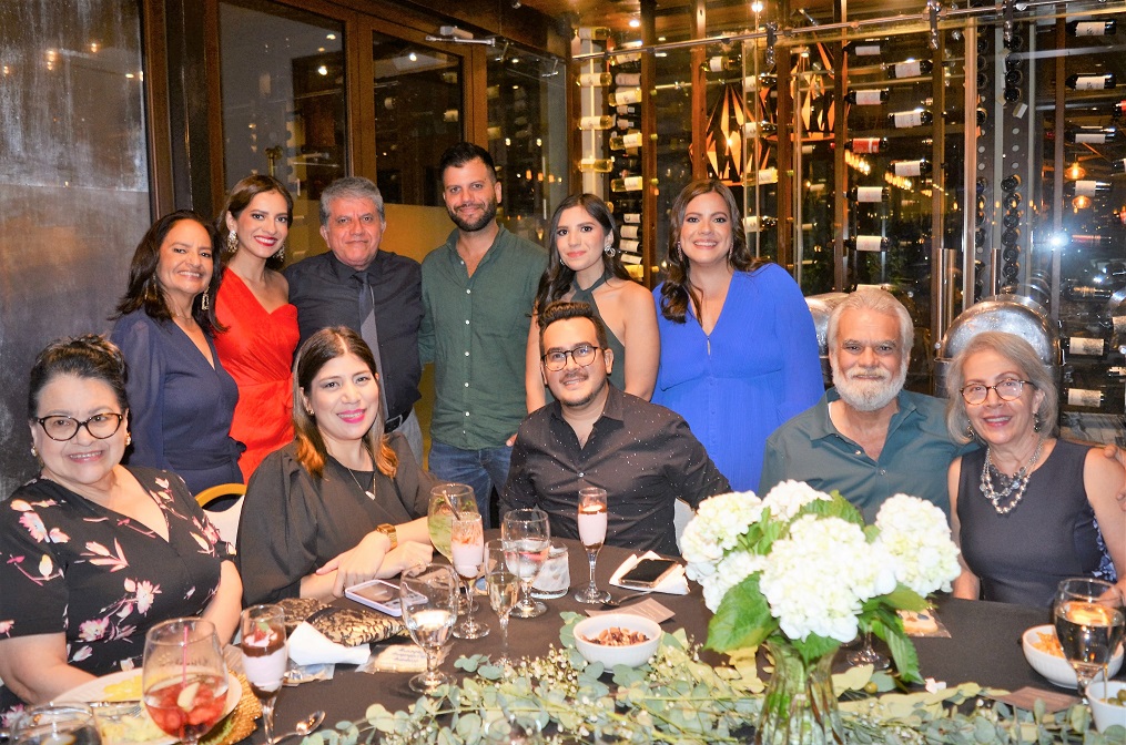 Inolvidable celebración de cumpleaños de Johnny Velásquez