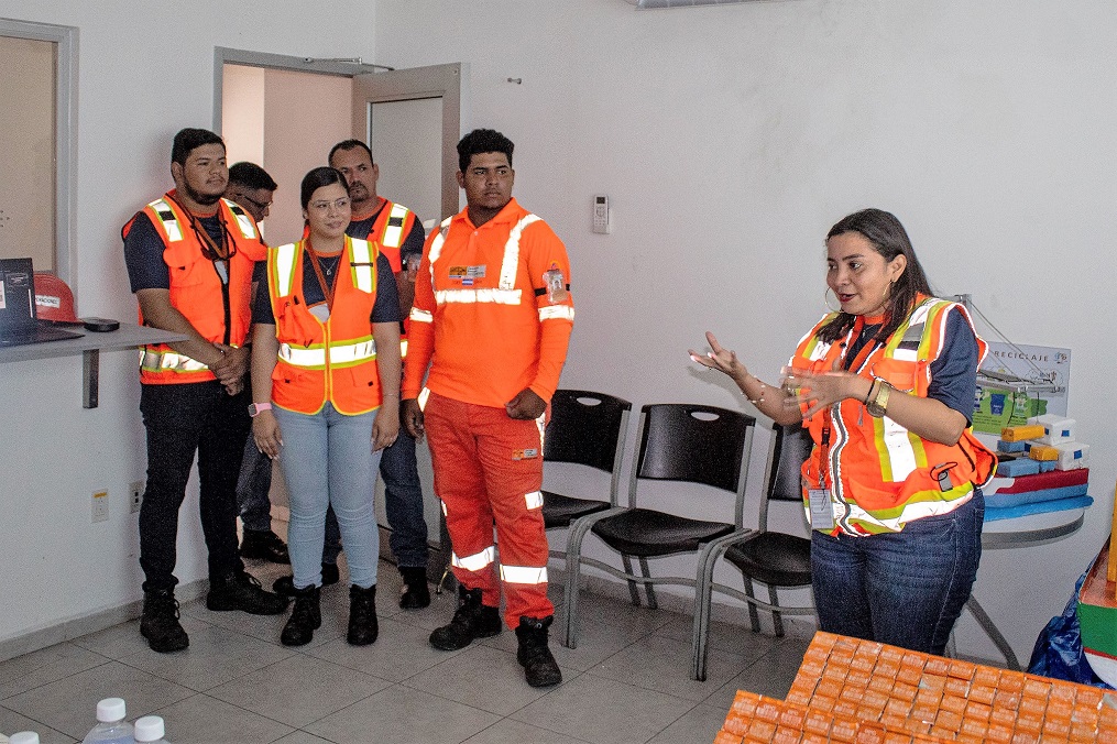 Estudiantes de UCENM participan en Jornada Náutica y Portuaria