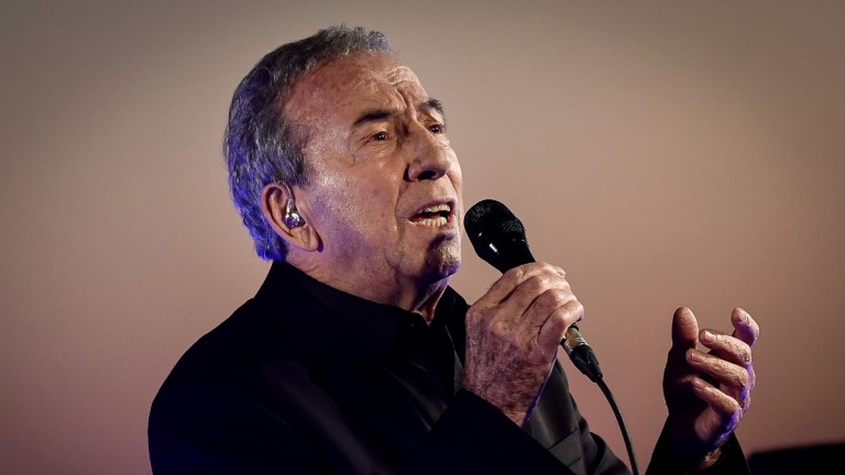 Fallece a los 78 años el famoso cantante español José Luis Perales