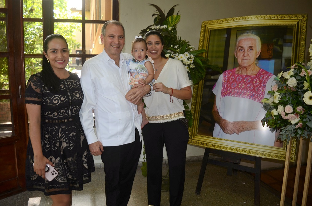 Tributan homenaje póstumo a Teresa de Pastor en San Pedro Sula 