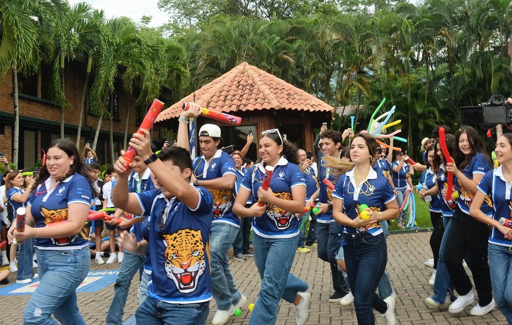 Algarabía y color en la Senior Entrance 2024 de Seran School