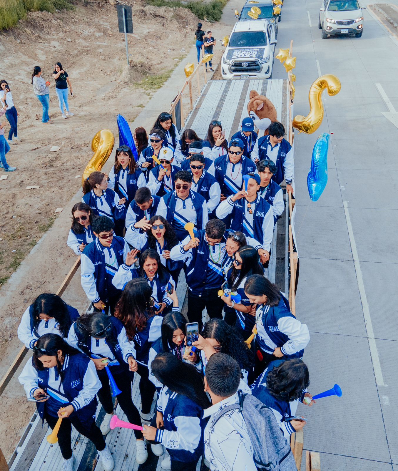 Seniors entrance 2024 de la Escuela Bilingüe El Alba de Siguatepeque