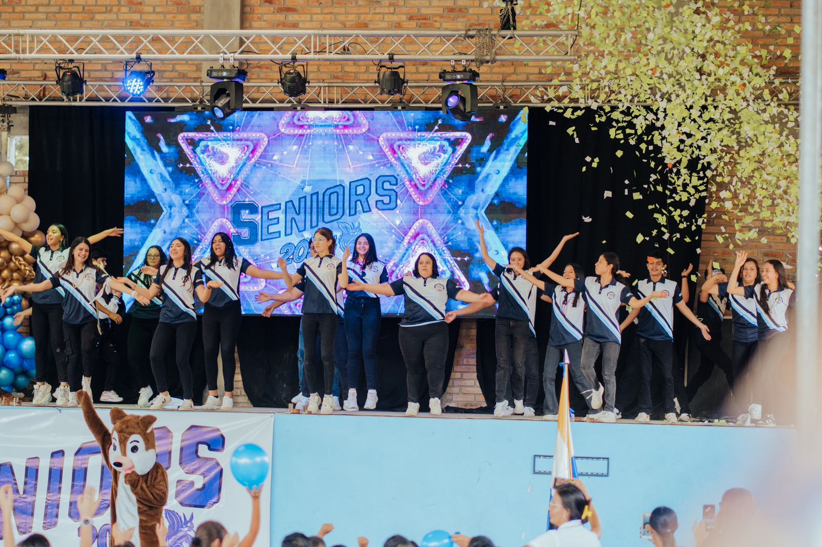 Seniors entrance 2024 de la Escuela Bilingüe El Alba de Siguatepeque