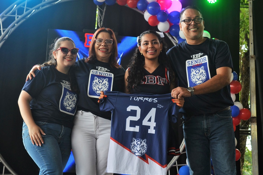 La seniors entrance 2024 de la Escuela Episcopal El Buen Pastor