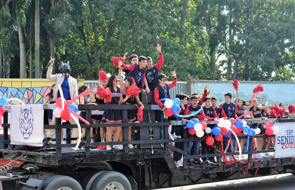 La seniors entrance 2024 de la Escuela Episcopal El Buen Pastor