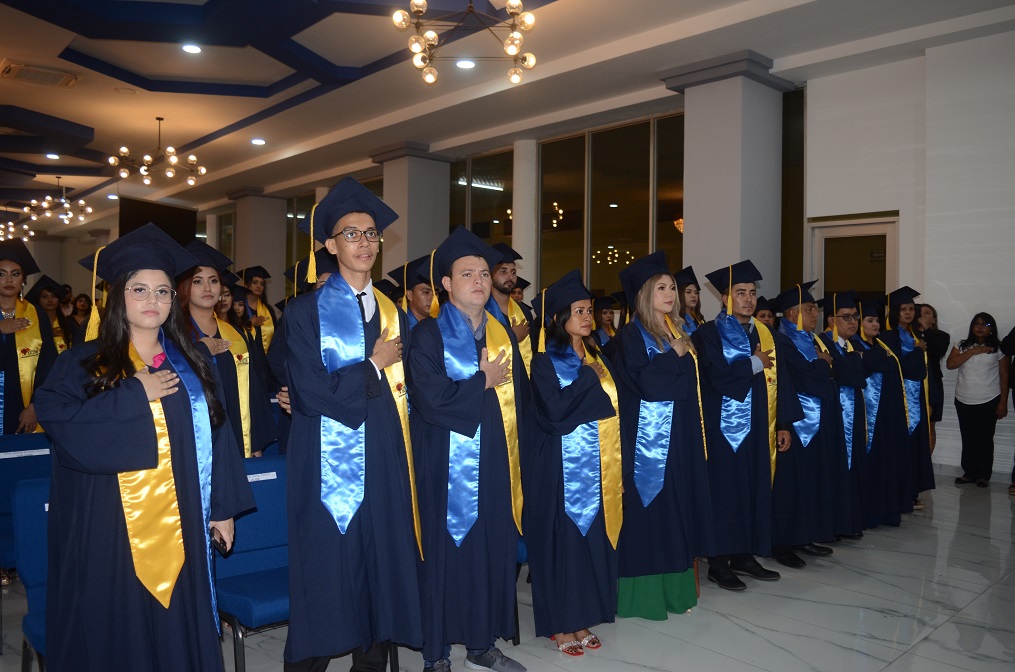 UCENM gradúa a 219 nuevos profesionales en San Pedro Sula