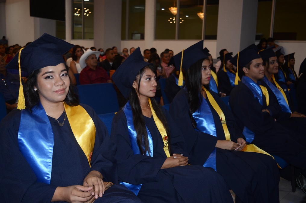 UCENM gradúa a 219 nuevos profesionales en San Pedro Sula