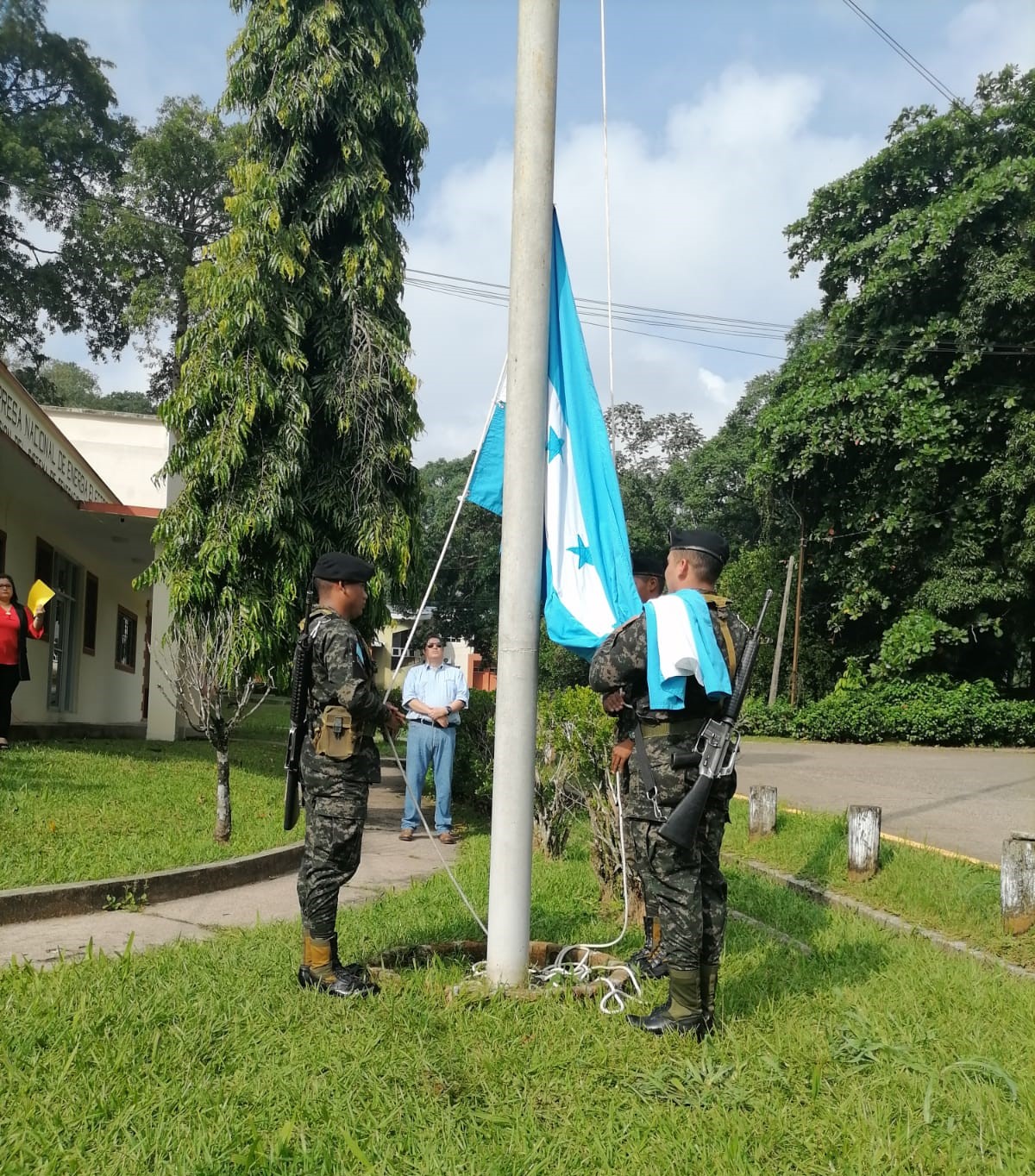 105 Brigada de Infantería y sus Unidades Orgánicas realizaron ceremonia de izado de la Bandera Nacional