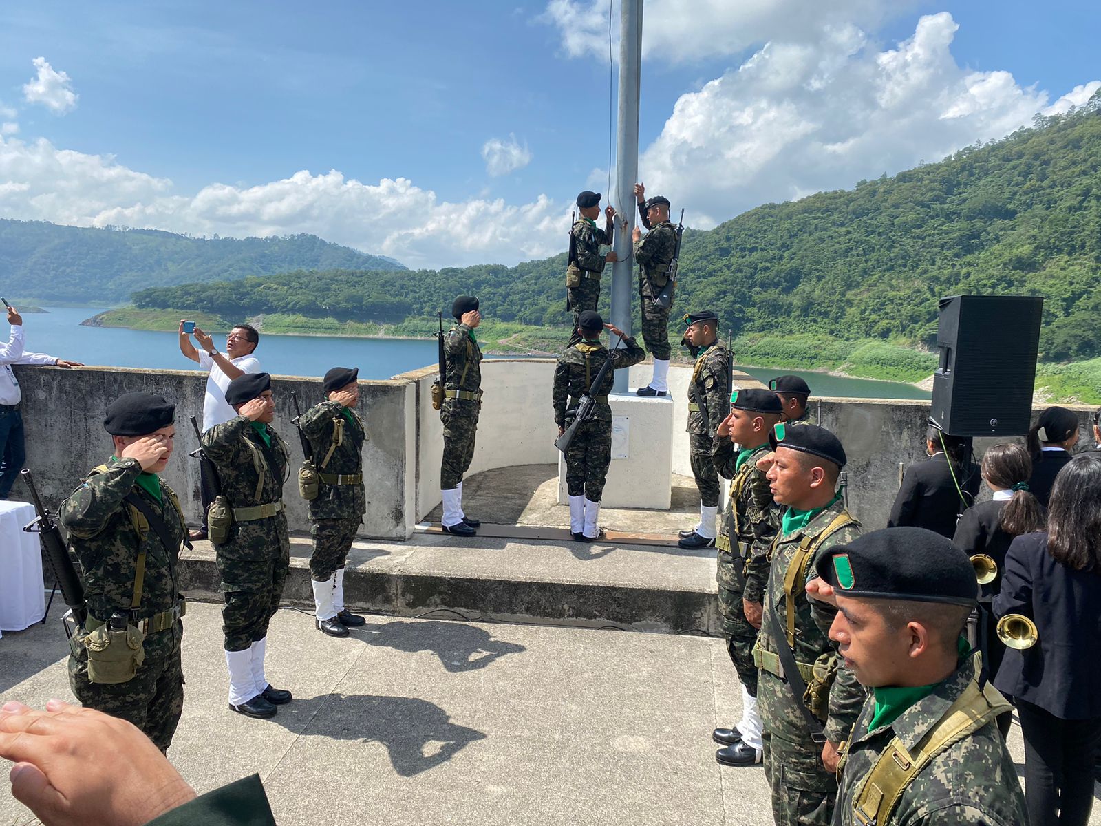 105 Brigada de Infantería y sus Unidades Orgánicas realizaron ceremonia de izado de la Bandera Nacional